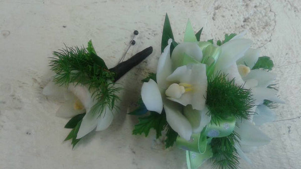 Corsage and Boutonniere Set
